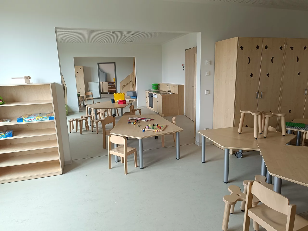 01 Herstellung von Gipskartonwänden und akustisch wirksame Gipskartonlochdecken