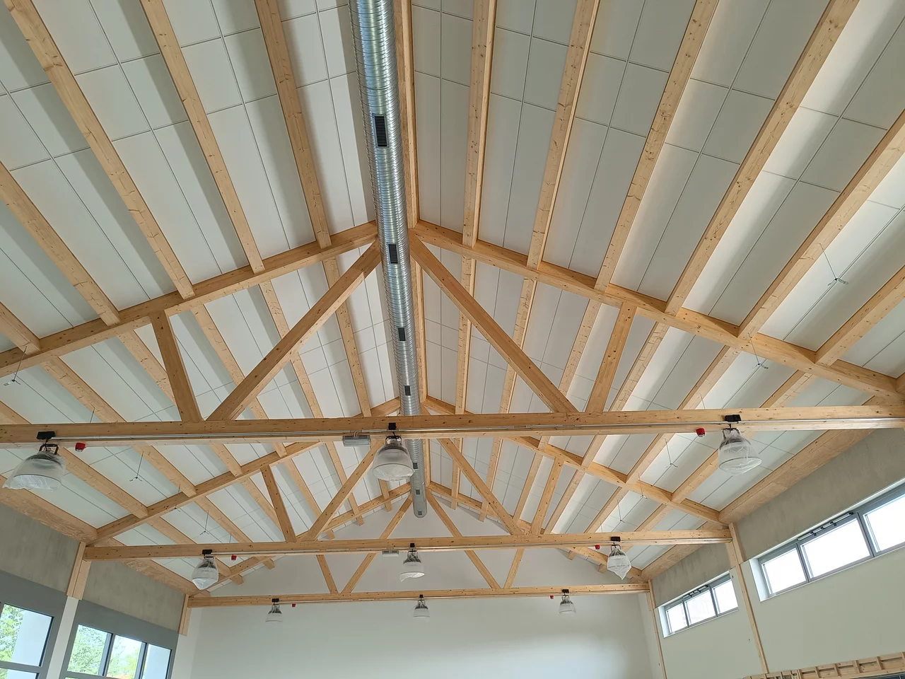 03 Ausbau von Sporthallen mit Akustikdecken