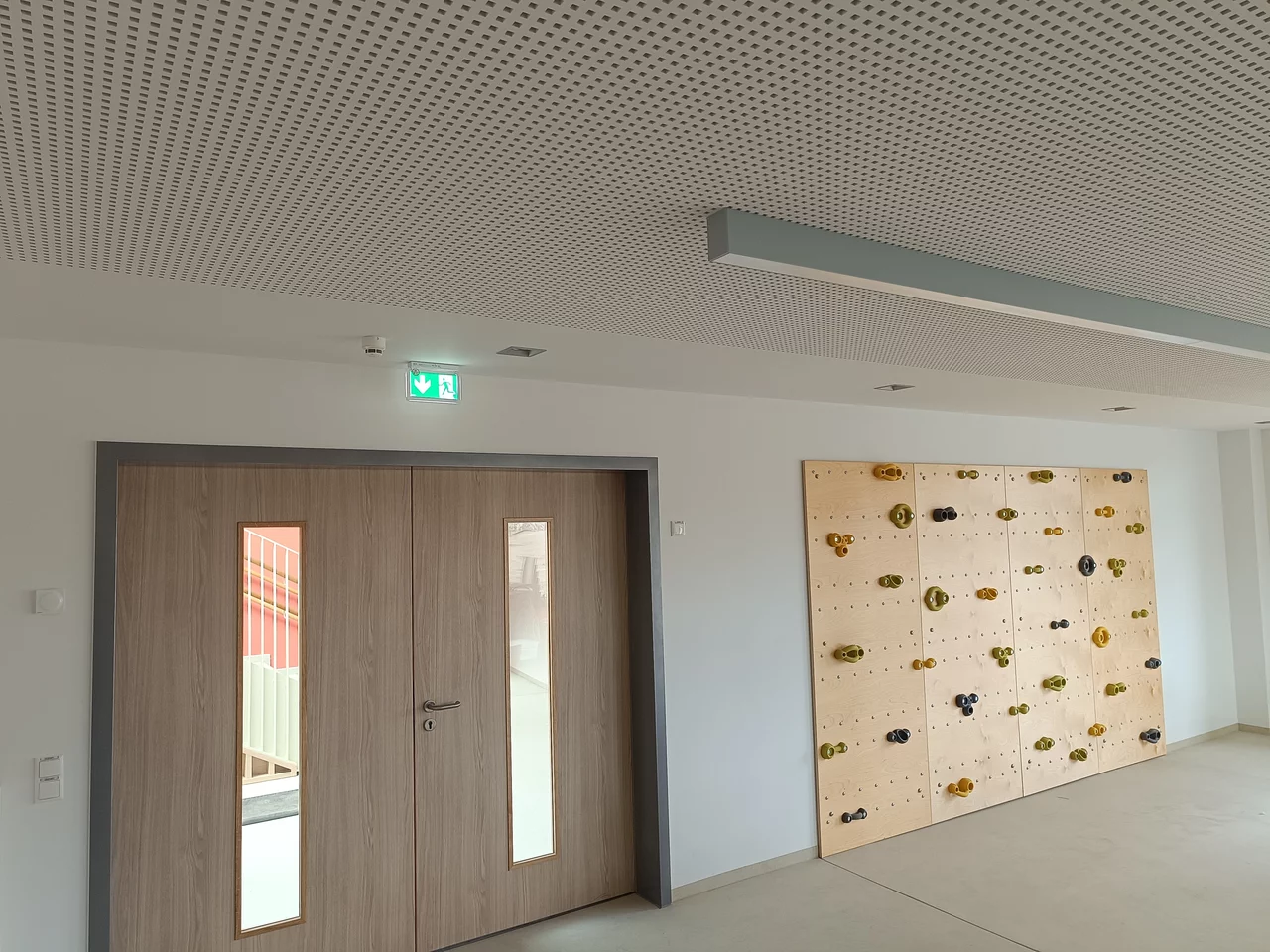 01 Herstellung von Gipskartonwänden und akustisch wirksame Gipskartonlochdecken