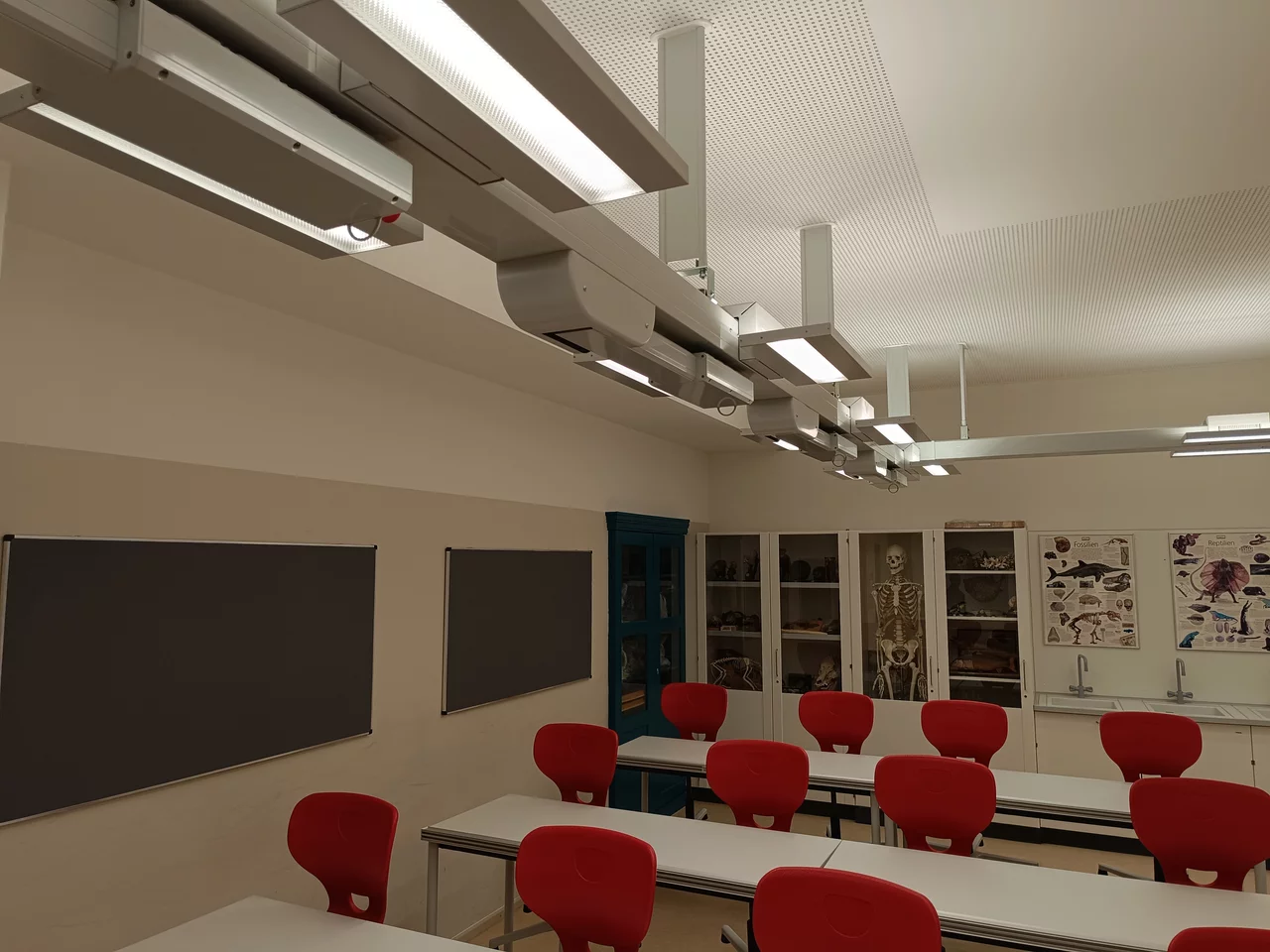 03 Gipskartonverkofferungen und akustisch wirksame Gipskartonlochdecken