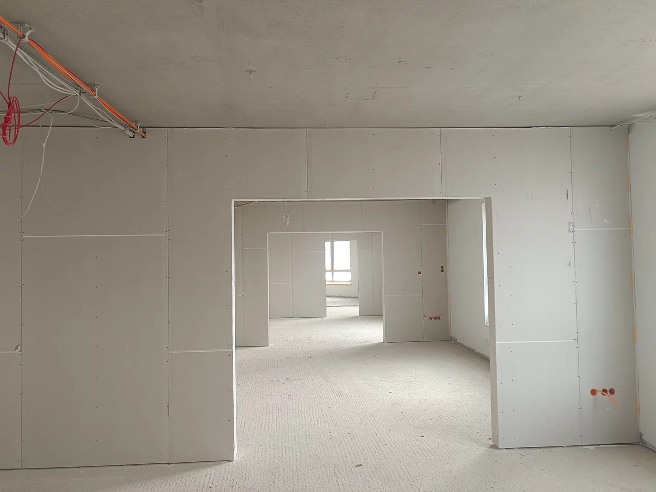 02 Gipskartonwände ungespachtelt